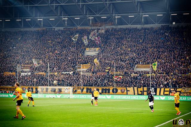 ULTRAS-TIFO.net - Dynamo Dresden vs Munchen 1860 right now