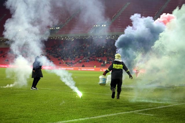 𝐂𝐚𝐬𝐮𝐚𝐥 𝐔𝐥𝐭𝐫𝐚 𝐎𝐟𝐟𝐢𝐜𝐢𝐚𝐥 on X: 03/12/2023 Albania🇦🇱 KF  Tirana - FK Partizani. Tirona Fanatics pyro in the derby   / X