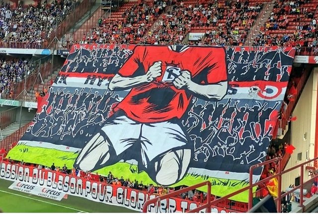 Standard Liege ultras steal Anderlecht tifo ahead of Croky Cup