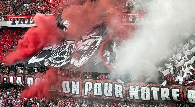 Standard Liege v Anderlecht abandoned because of flares & smoke