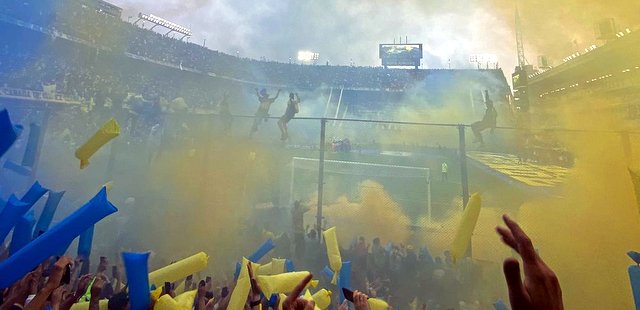 Por fogos de artifício contra o Boca Juniors, River Plate é punido